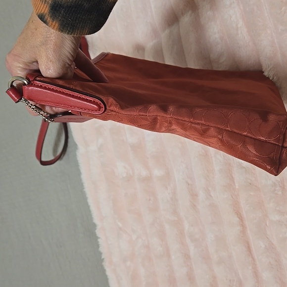 Coach Signature Shoulder Bag in True Red - Picture 6 of 14
